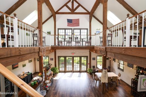 296 Main St, Sheffield MA 01257-9696 exterior