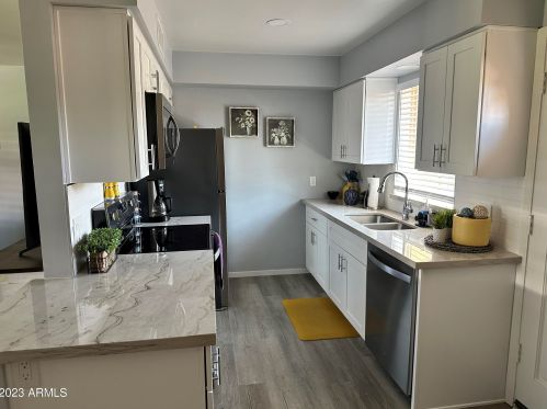 1320 Bethany Home Rd, Phoenix AZ 85014-2048 exterior