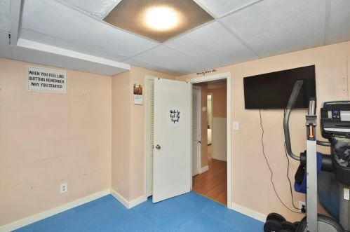 98 Kenberma Rd, Worcester MA 01604-5308 exterior