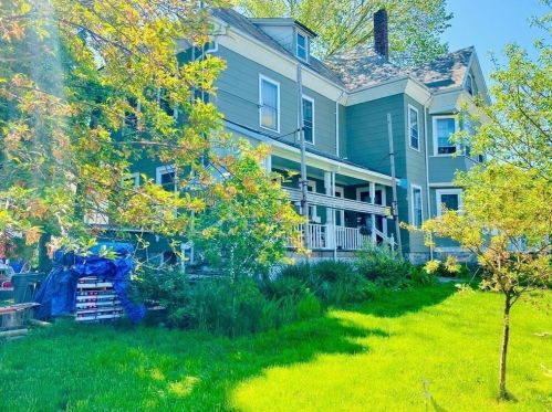 73 Tremont St, Taunton MA 02780-3083 exterior