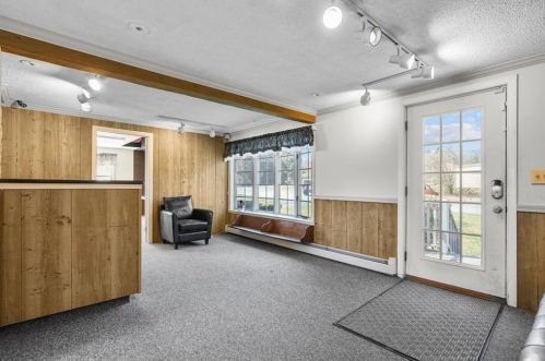 1062 Taunton Ave, Seekonk MA 02771-3111 exterior