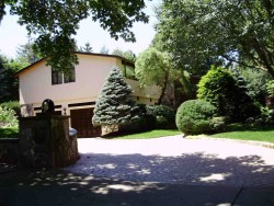 133 Oak Hill St, Newton, MA 02459-3455