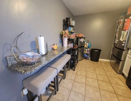 2 Barrett St, Fall River MA 02724-3302 exterior