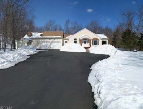 4 Dales Xing, Wantage NJ 07461-3229 exterior