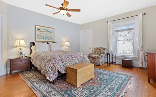 42 Maple St, Newton MA 02458-1712 exterior