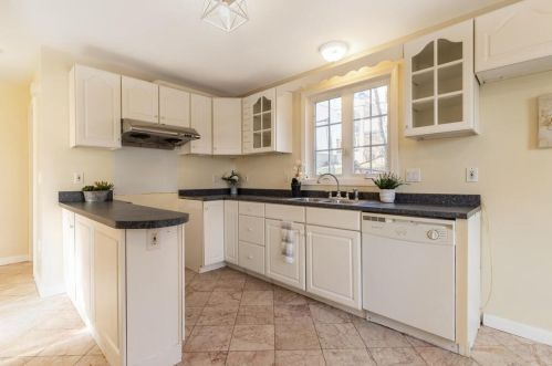 16A-16B Sigourney St, Worcester MA exterior