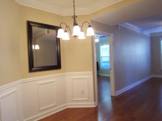 212 Ashford Cir, Atlanta, GA 30338-2304