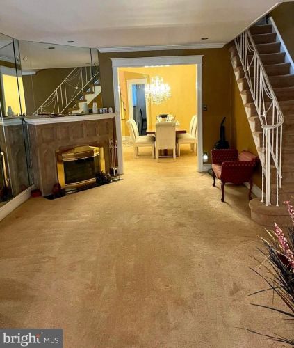 7465 20th St, Philadelphia, PA 19138-2232