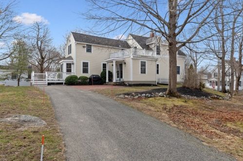 56 Elm St, Hingham MA 02043-2431 exterior