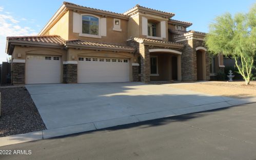 2907 Amberwood Dr, Phoenix, AZ 85045-2290