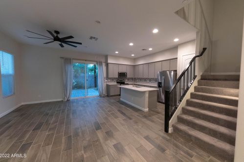 3033 37th Way, Phoenix AZ  85018-2219 exterior