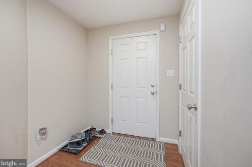 633 Sweetgum Ln, West Deptford, NJ 08096-5565