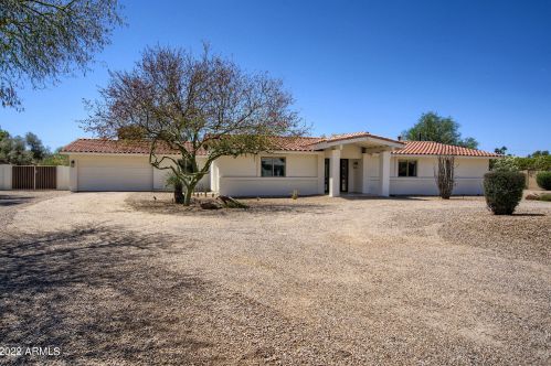 4637 Cholla St, Phoenix, AZ 85028-2301