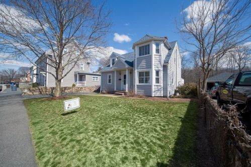 32 Hall Pl, Quincy, MA 02169-4029
