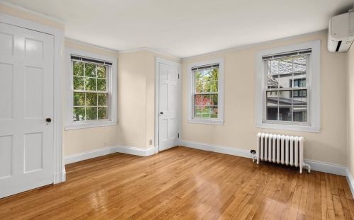 55 Farlow Rd, Newton MA 02458-2439 exterior