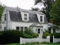 1923 Beacon St, Newton, MA 02468-1461