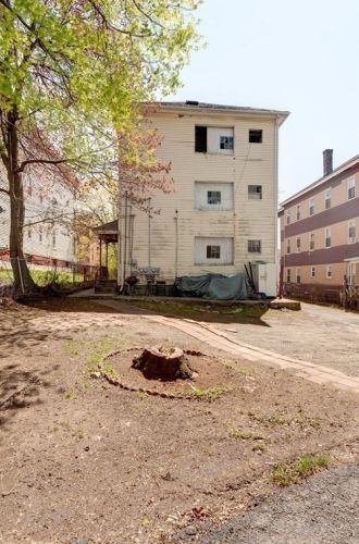 16 Harlow St, Worcester MA 01605-3321 exterior