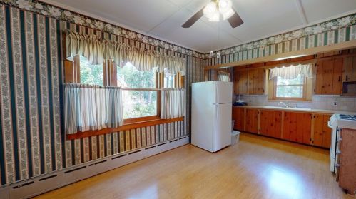 471 Main St, East Bridgewater MA 02324-1476 exterior