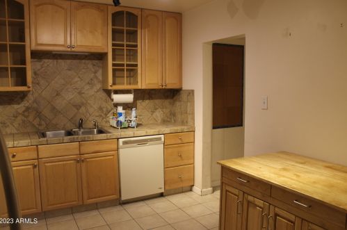 3814 36th St, Phoenix, AZ 85018-5106