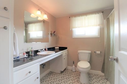 103 Pennsylvania Ave, Fall River MA 02726-3703 exterior