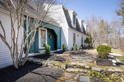 97 Hl St, Topsfield MA 01983-2410 exterior