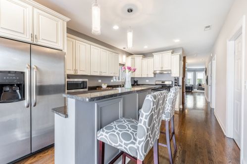 1907 Wenonah Ave, Forest View IL 60402-1666 exterior