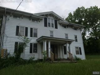 55 Gingerbread Castle Rd, Hardyston NJ  07419-1523 exterior