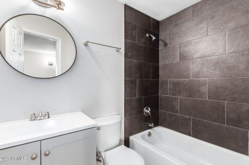 4610 71st Ln, Phoenix AZ  85033-1411 exterior