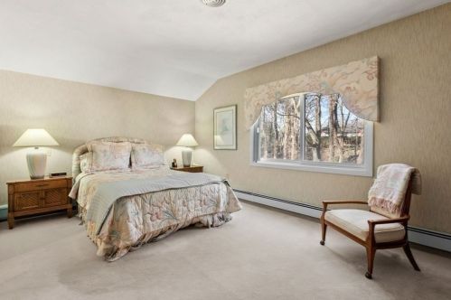 60 Gary Rd, Needham MA 02494-2417 exterior