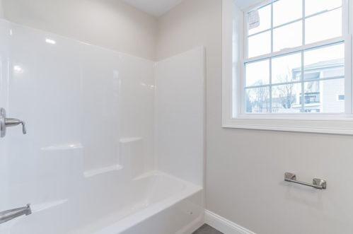 40 Lawrence Ave, East Bridgewater MA 02324-1613 exterior