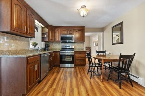 34 Rose St, Milton MA 02186-4616 exterior