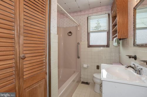 519 Columbia Blvd, West Deptford NJ 08063-1231 exterior