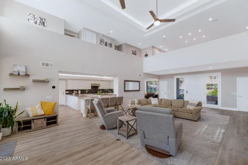 2347 Cinnabar Ave, Phoenix AZ  85028-3633 exterior