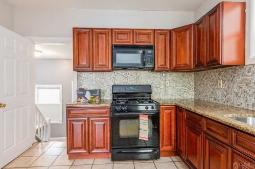 6 Railroad Ave, Carteret NJ 07008 exterior