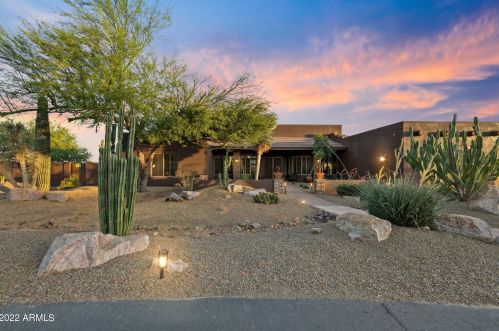 37511 20th St, Phoenix, AZ 85086-9206