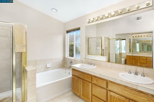 357 Napoleon Dr, San Leandro CA 94577-1580 exterior