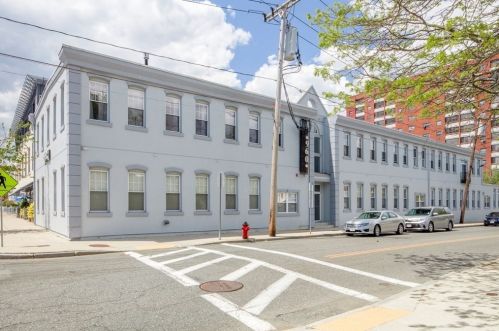 960 Broadway, Chelsea MA 02150-2202 exterior