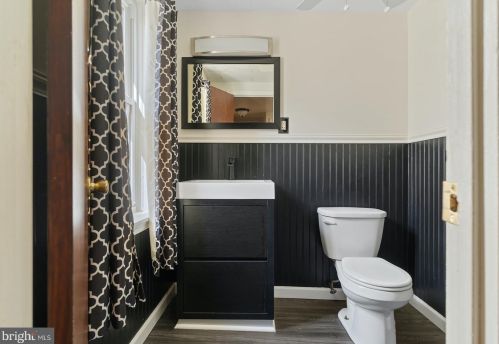 1239 6 St, Philadelphia PA 19140-4561 exterior