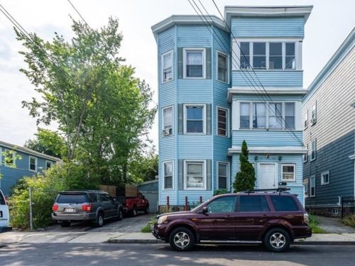 102 Chester St, Lawrence MA  01843-2620 exterior