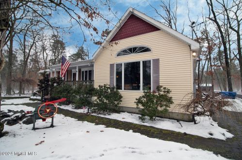 1062 Lakehurst Ave, Jackson Twp NJ 08527-5250 exterior