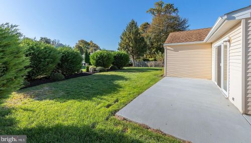 2 Lakebridge Dr, West Deptford NJ 08096-6717 exterior