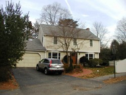 129 Pine Ridge Rd, Newton, MA 02468-1510