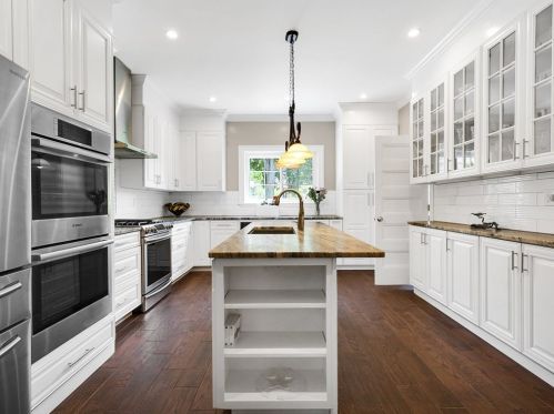 6 Rowe St, Newton MA 02466-1596 exterior