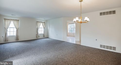 24 Lakebridge Dr, West Deptford NJ 08096-6718 exterior