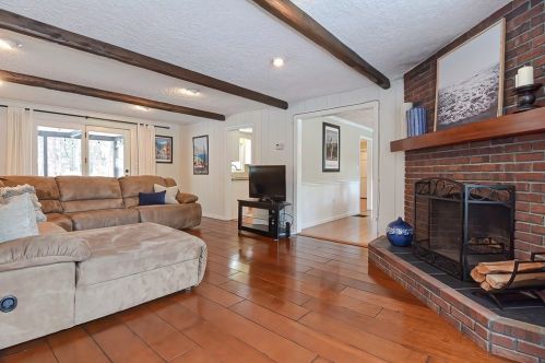 11 Robin Rd, Norfolk MA 02056-1731 exterior