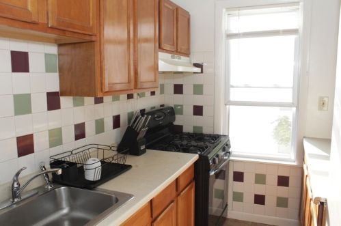 75 Flint St, Fall River MA 02723-2121 exterior