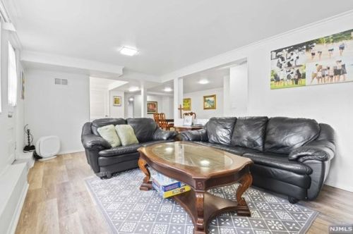 32 Deacon Pl, Cresskill NJ  07626-1139 exterior