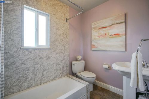 2165 Bradhoff Ave, San Leandro CA 94577-6119 exterior