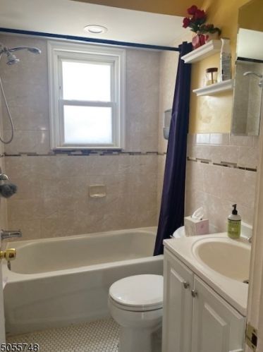 25 Columbus Ave, Belleville NJ 07109-2018 exterior