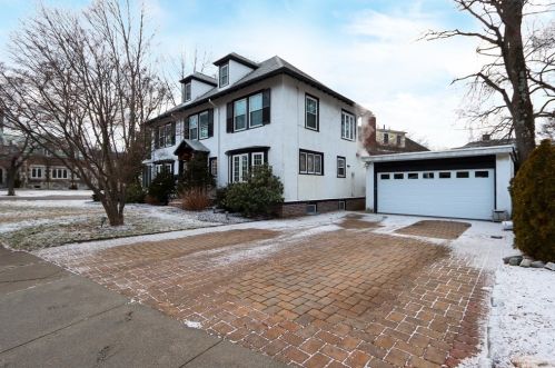 29 Furber Ln, Newton, MA 02459-1503